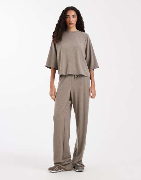 ONLY Tall – Weiches, strukturiertes Set in Hellbraun, bestehend aus kastigem T-Shirt und Hose mit weitem Bein - view 1