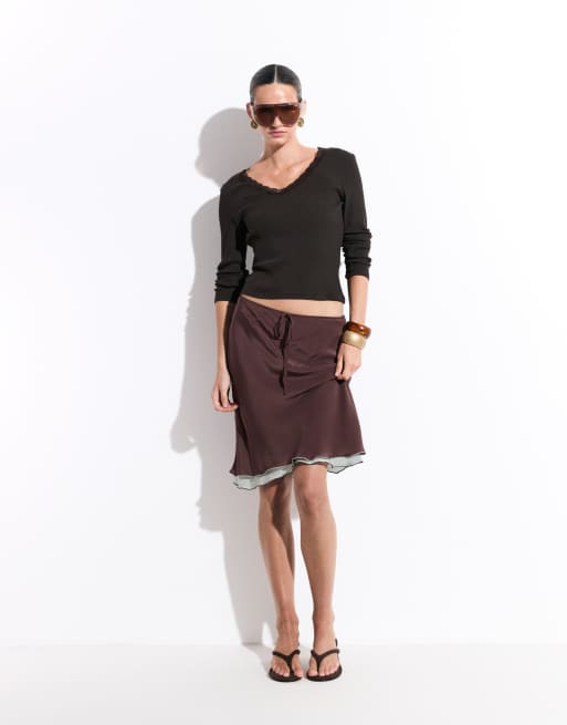 ONLY top à col V à manches longues avec détail en dentelle couleur chocolat, 2 de 8