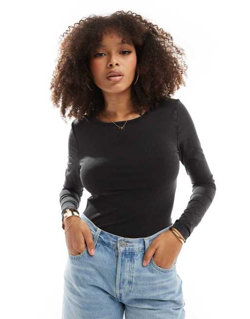 ONLY - Top a maniche lunghe nero slavato con scollo a barchetta  