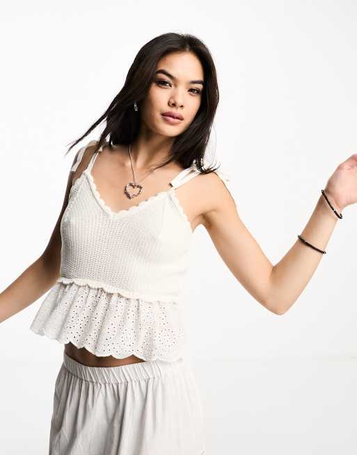 Only - Top all'uncinetto bianco con fondo smerlato e dettaglio in pizzo