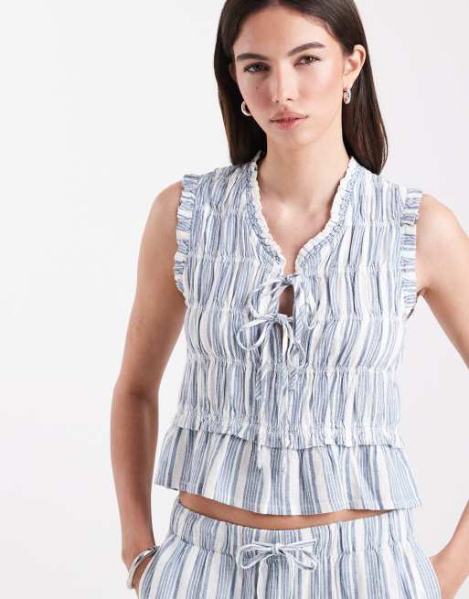 ONLY - Coordinato in misto lino blu a righe con pantaloni e top arricciato allacciato sul davanti, 2 di 3
