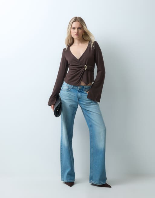 ONLY top met overslag en details opzij in bruin, 4 van 4