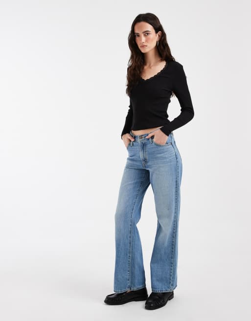 ONLY - Top negro de manga larga con cuello de pico y detalle de encaje, 2 de 4