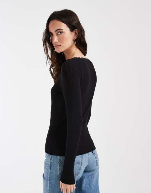 ONLY - Top negro de manga larga con cuello de pico y detalle de encaje, 4 de 4