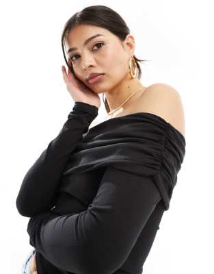 Only - Top nero con dettagli arricciati e scollo Bardot 