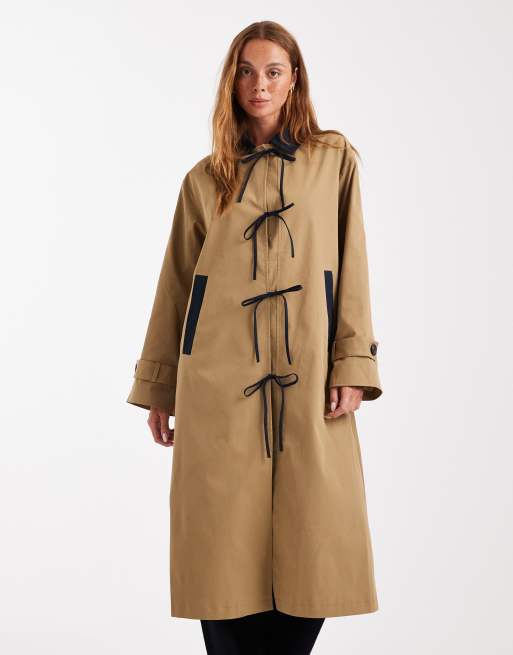 ONLY – Trenchcoat in Hellbraun mit Schleifendetails, 2 von 4