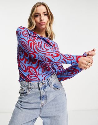 Only twist detail top in blue swirly print - ASOS Price Checker