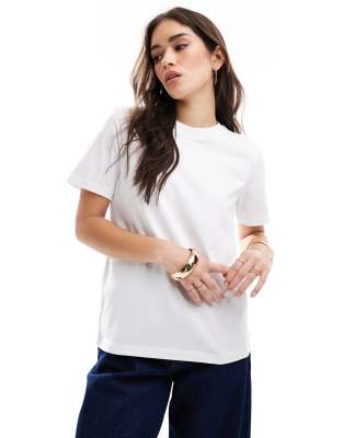 ONLY - Ultimate - T-Shirt in Weiß mit Rundhalsausschnitt
