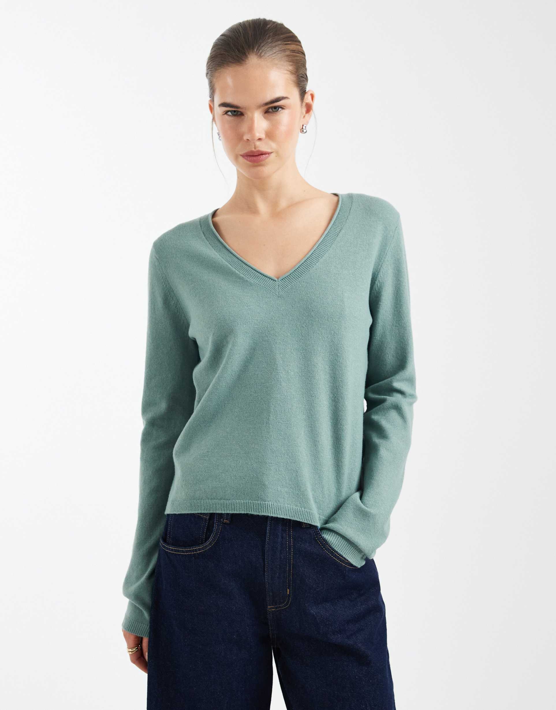 only v-neck knit top in light green