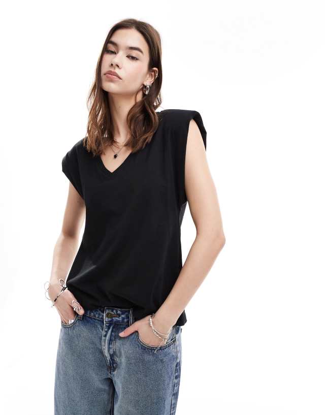 ONLY - v neck padded shoulder t-shirt in black