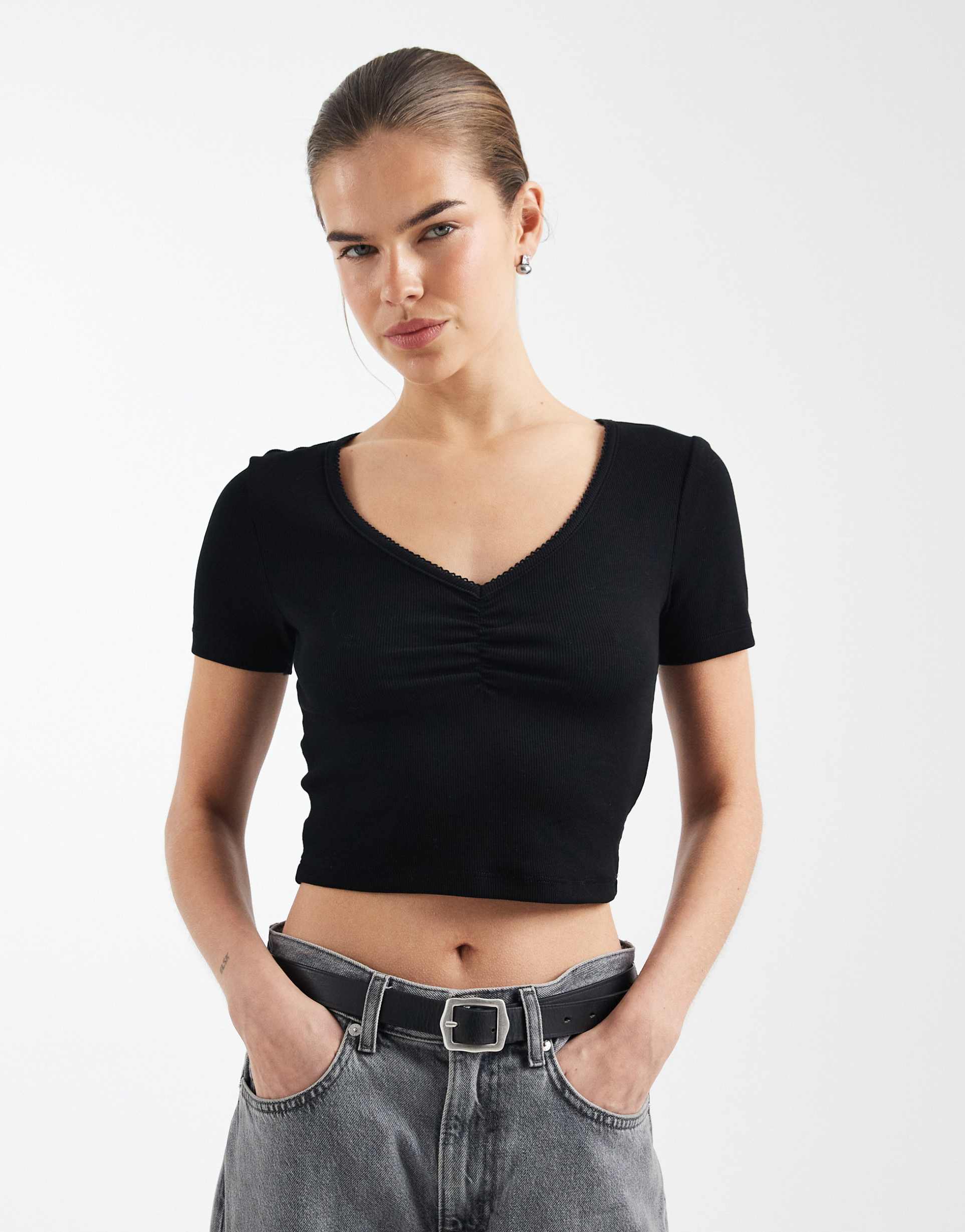 only v-neck ruched detailing rib knit cropped t-shirt in black