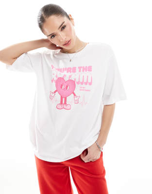 ONLY - Valentine's - Oversize-T-Shirt in Weiß mit Herz-Print