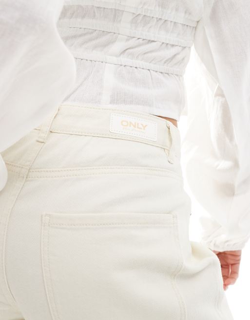 ONLY Vega roll hem denim shorts in white , 3 of 5