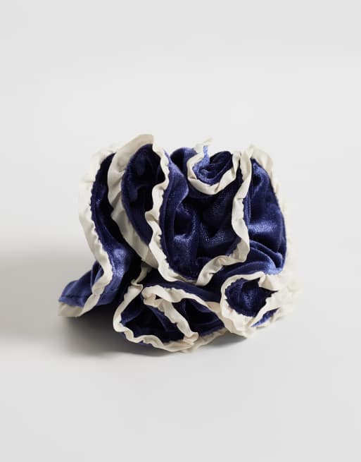 ONLY velvet scrunchie in navy, 3 of 3