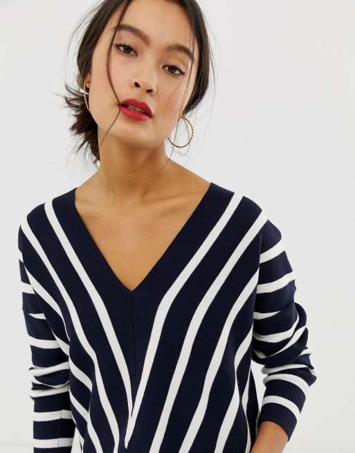 Only vertical stripe wide v neck jumper