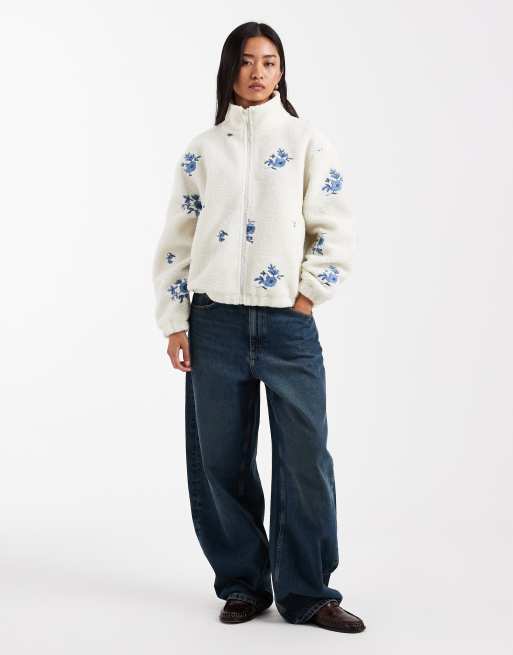 ONLY - Vest van teddy fleece met rits en geborduurde bloemen in wit, 2 van 4