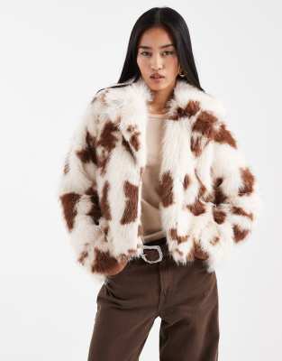 ONLY - Veste courte en fausse fourrure à imprimé vache - Marron-Brown