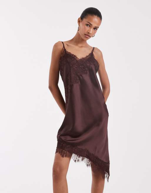 ONLY - Vestito corto asimmetrico in raso marrone con finiture in pizzo, 3 di 4