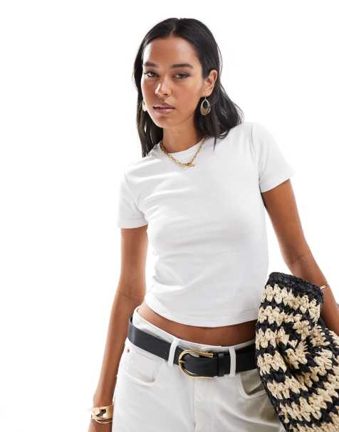 ONLY – Vit t-shirt i liten figursydd modell - view 1