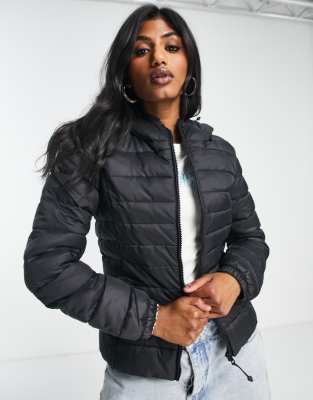 Only – Wattierte Jacke in Schwarz mit Kapuze - view 1