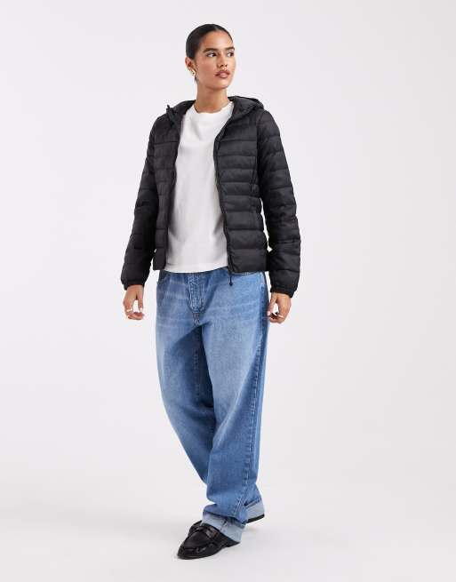 Only – Wattierte Jacke in Schwarz mit Kapuze ASOS