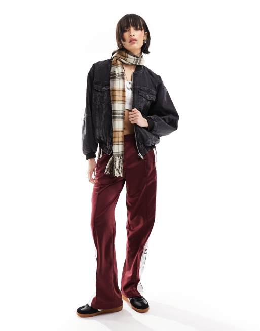 Only – Wattierte Jeans-Bomberjacke in verwaschenem Schwarz  , 2 von 4
