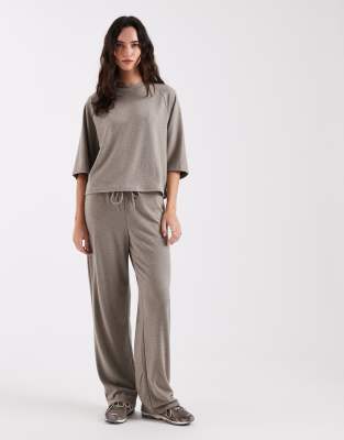 ONLY - Weiche, strukturierte Hose in Hellbraun mit weitem Bein, Kombiteil-Brown