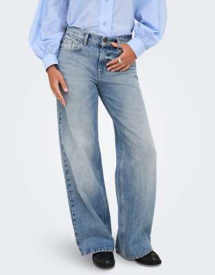 ONLY Wide Fit - Jeans aus mittelblauem Denim