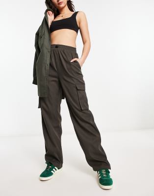 ONLY Only wide leg cargo trousers in brown-Black
