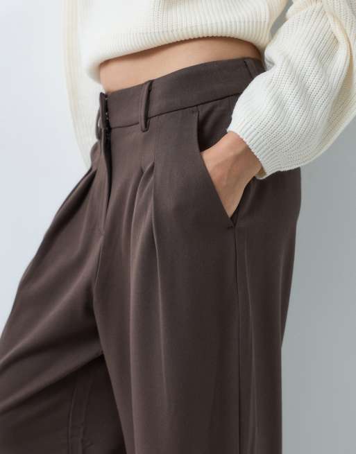 ONLY wide leg tailored trousers with pleat detail in brown, 4 of 5