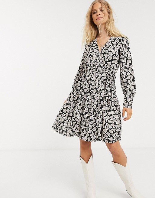 Only wrap dress in floral print