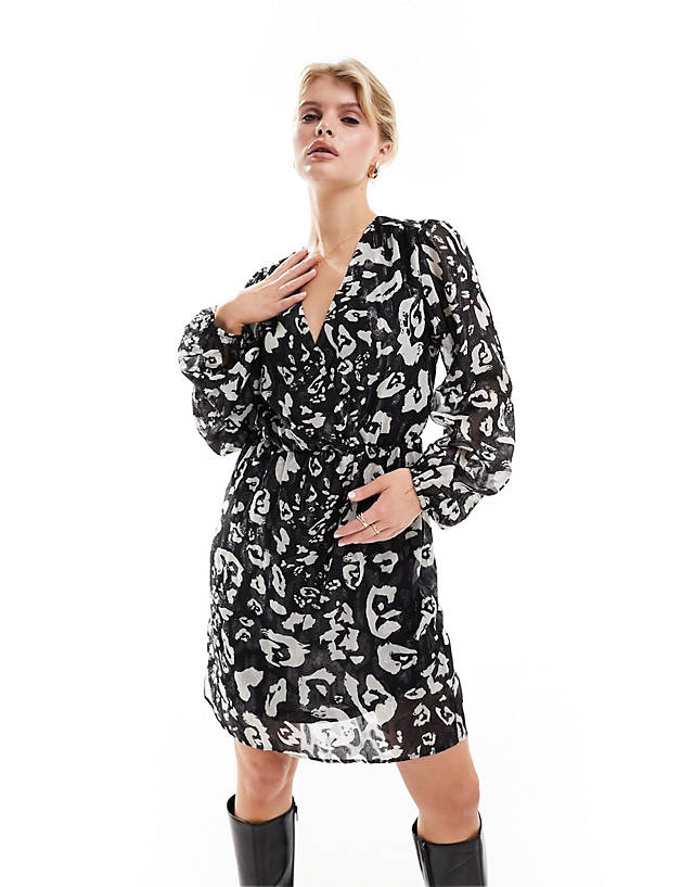 ONLY - wrap mini dress in black and white floral