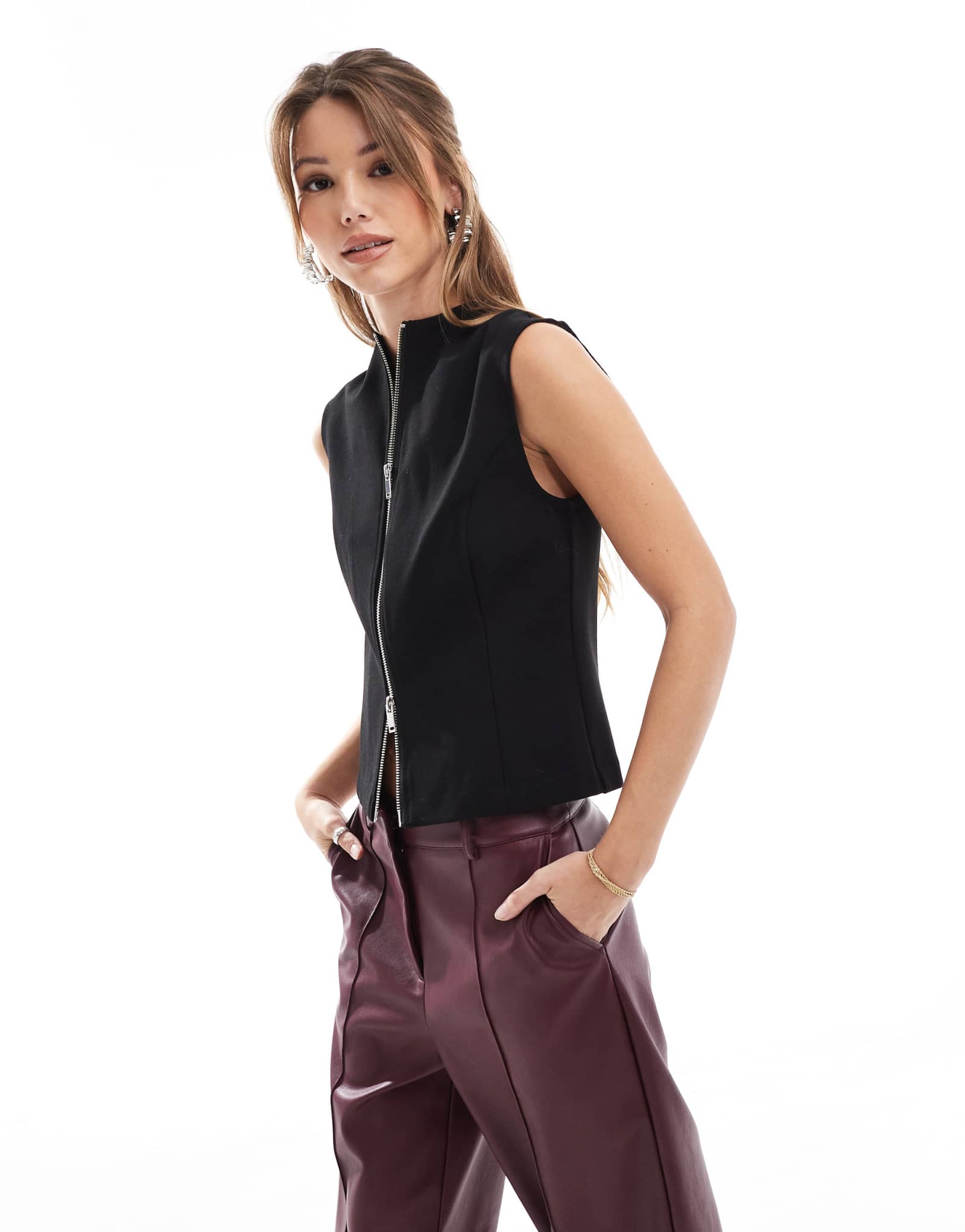 ТОЛЬКО сшитая на заказ майка на молнии черного цвета