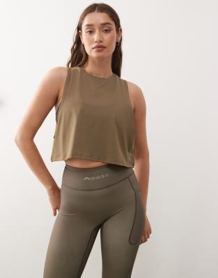 OOSC - Infinite - Cropped Tanktop in Khaki-Grün