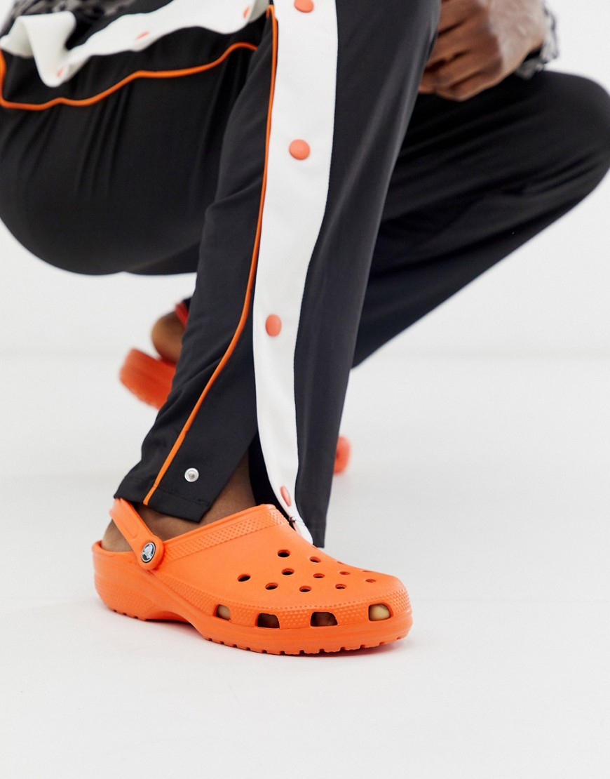 Orange klassiske sko fra Crocs