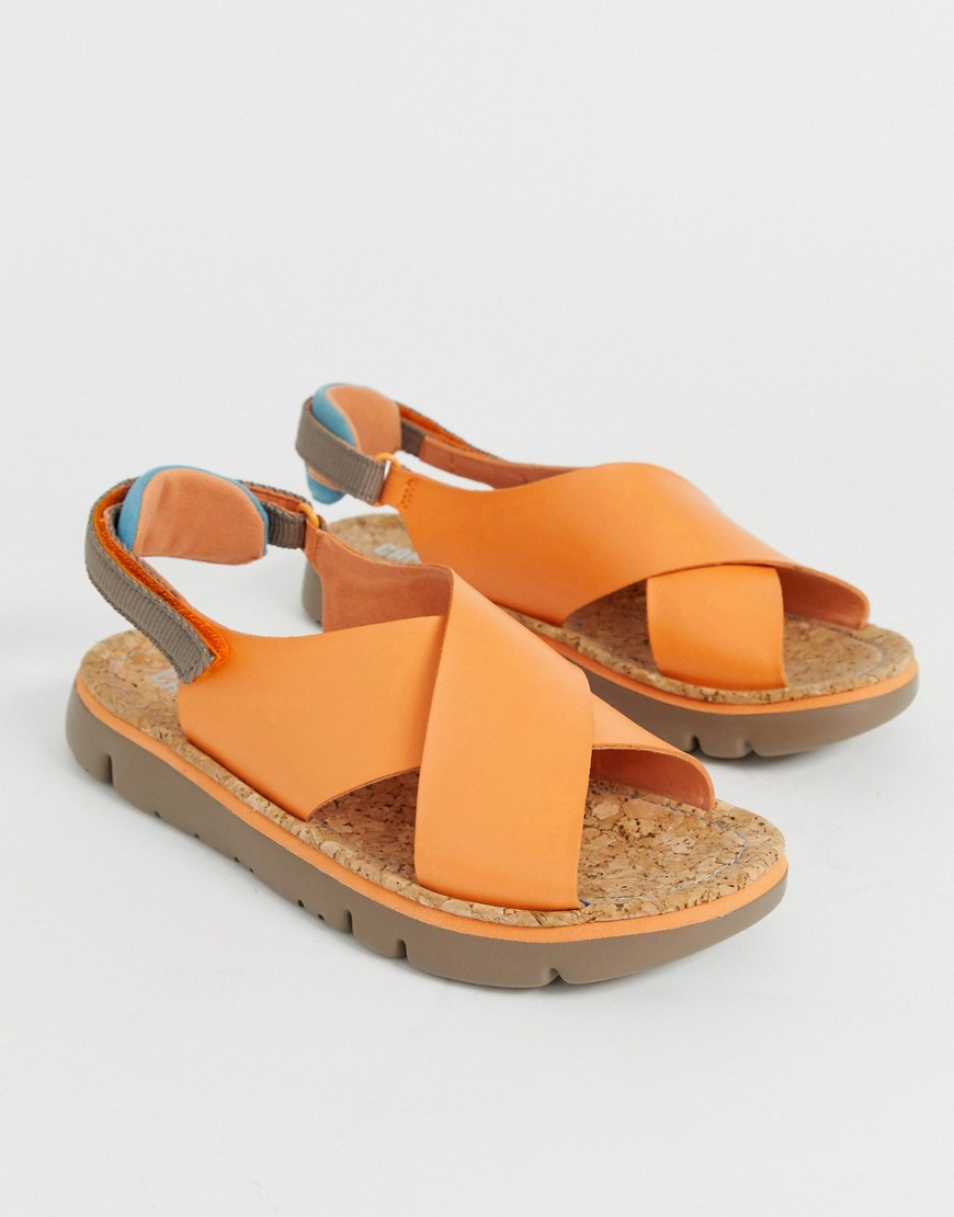 Orange sandal med krydsrem fra Camper