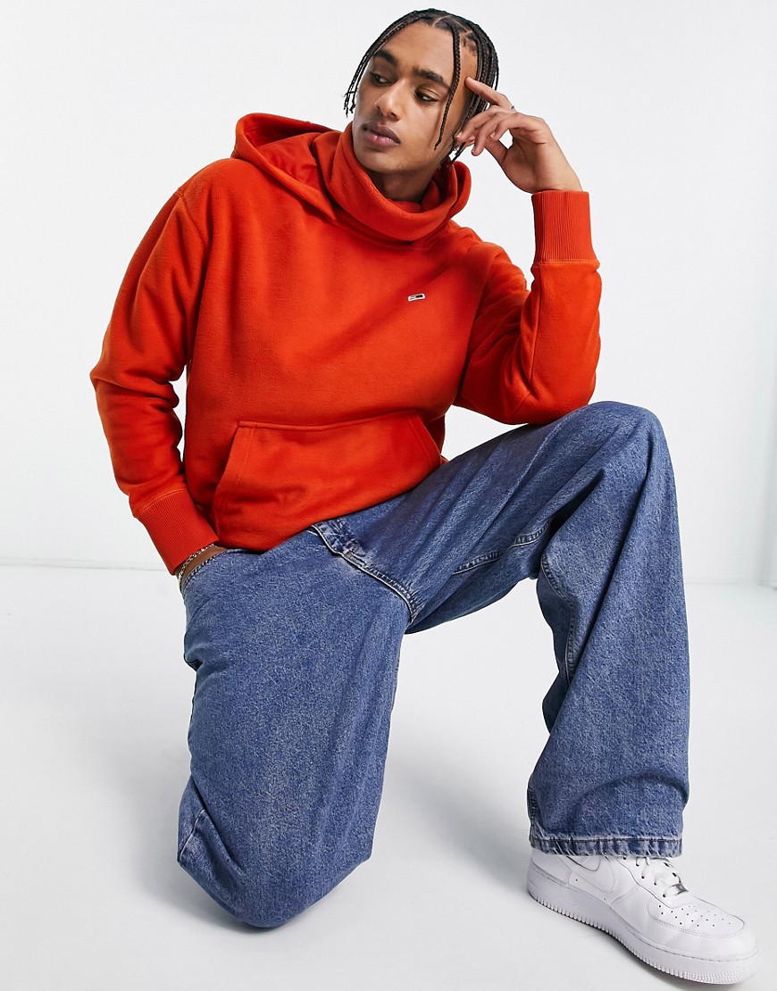 фото Оранжевый худи свободного кроя из флиса с воротником-стойкой tommy jeans-оранжевый цвет