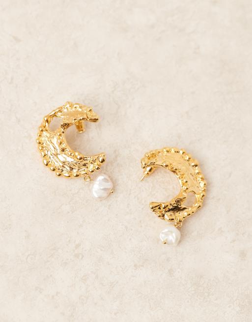 Orelia - Boucles d'oreilles en plaqué or 18 carats avec lune effet martelé et perle, 2 de 3