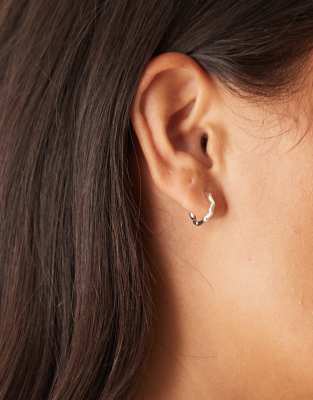 Orelia - Kleine Creolen mit Sterlingsilber-Plattierung und rundem Wellen-Design