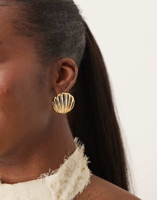 Orelia – Markante Ohrstecker in Blassgoldoptik mit Oversize-Seestern-Design