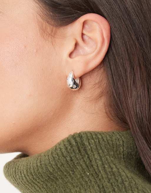 Orelia - Orecchini a cerchio affusolati piccoli placcati in argento sterling con cristalli a forma di stelle