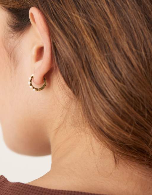 Orelia – Små 18 k guldpläterade creoler med grova opalfärgade stenar, 3 av 3
