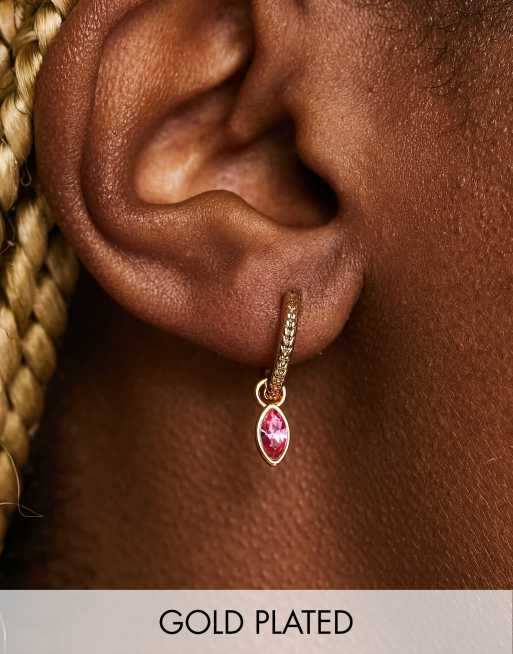 Orelia - Vergulde huggie oorbellen met Swarovski navette-kristal