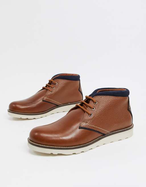 Original Penguin chukka boots with contrast collar in tan leather | ASOS