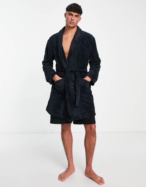 Original Penguin – Czarny polarowy szlafrok z haftem na plecach, 3 z 4