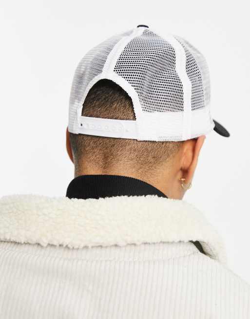 Original Penguin – Svart och vit truckerkeps med mesh baktill, 2 av 4