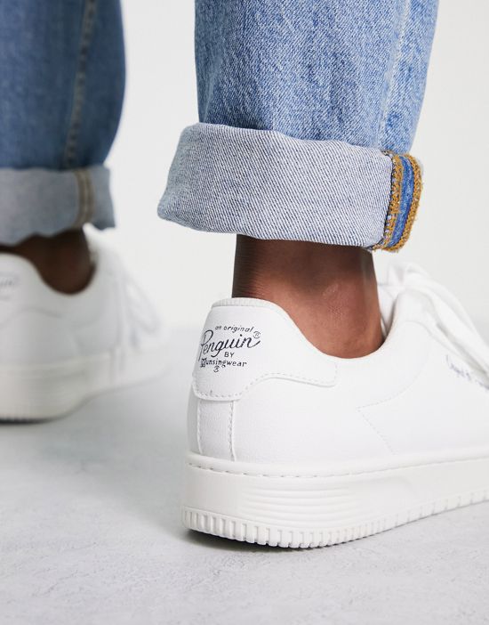 https://images.asos-media.com/products/original-penguin-wide-fit-flatform-lace-up-sneakers-in-white/202700268-3?$n_550w$&wid=550&fit=constrain