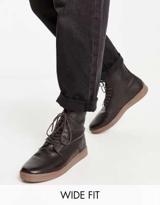 Original Penguin Wide Fit minimal chelsea boots in brown leather - ASOS Price Checker