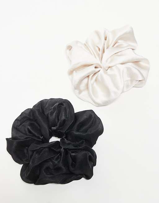 2 PK VELVET SCRUNCHIE SAND & WHITE 2 PK VELVET SCRUNCHIE SAND & WHITE