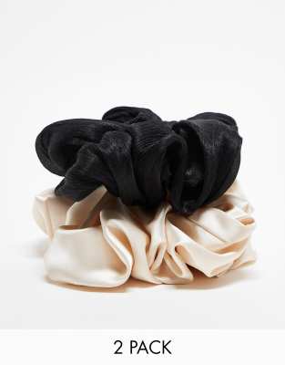 & Other Stories - 2er-Pack Extragroße Scrunchie-Haargummis in Schwarz aus Organza und gebrochenem Weiß aus Satin